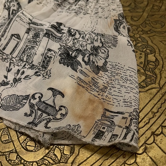 Ladies Apostrophe Ruffled Blouse. - Picture 6 of 7